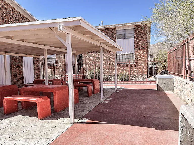 The Arches Apartments — Photo 16