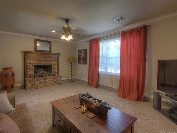 4th image of 2421 W Driftwood Dr