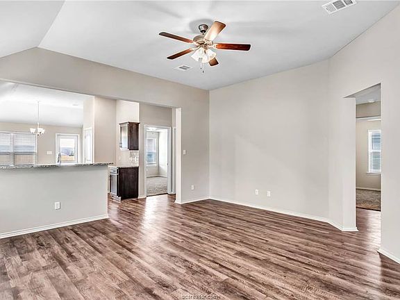 4th image of 110 Dove Ct