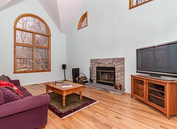 5th image of 700 Erin Ct