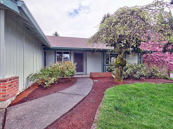 4th image of 1411 SE 121st Ave