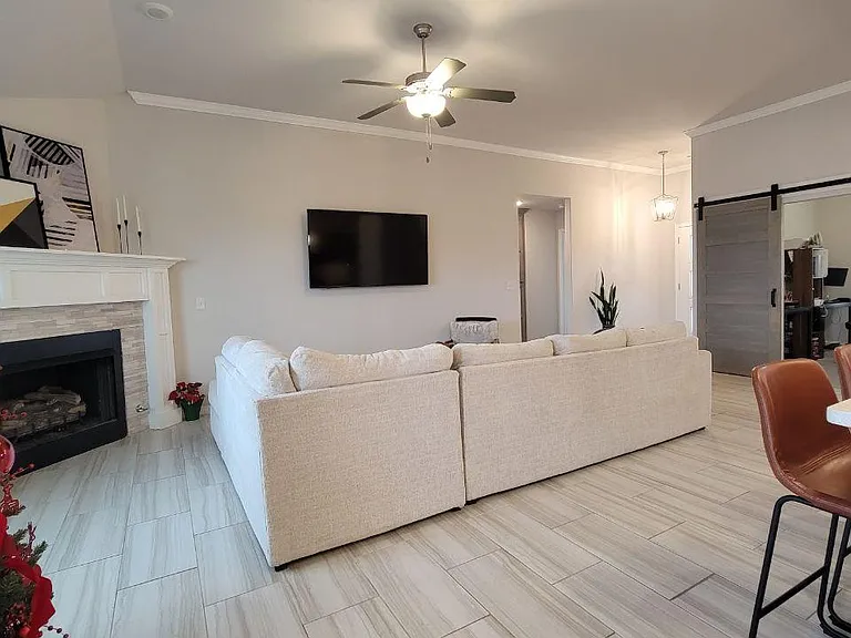 4705 Apatite Bluff Dr — Photo 24