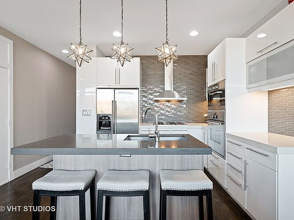3rd image of 2515 W Chicago Ave #3