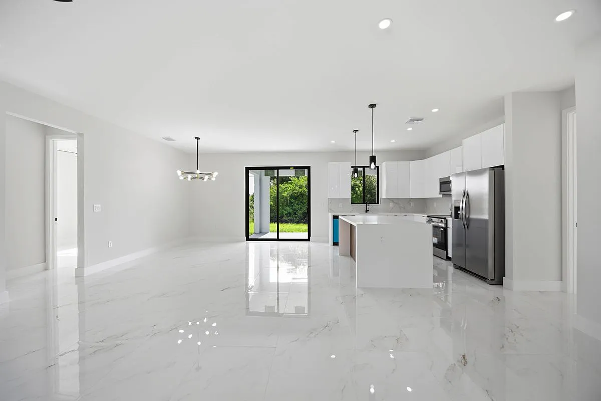 3 bed, 2.0 bath, 1308 sqft, $2,200 — Photo 4