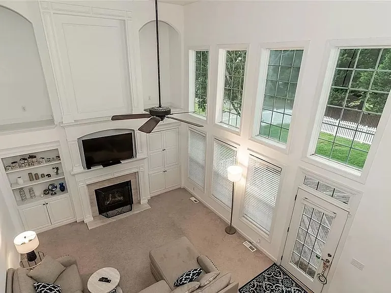 10400 Swerling Way — Photo 17