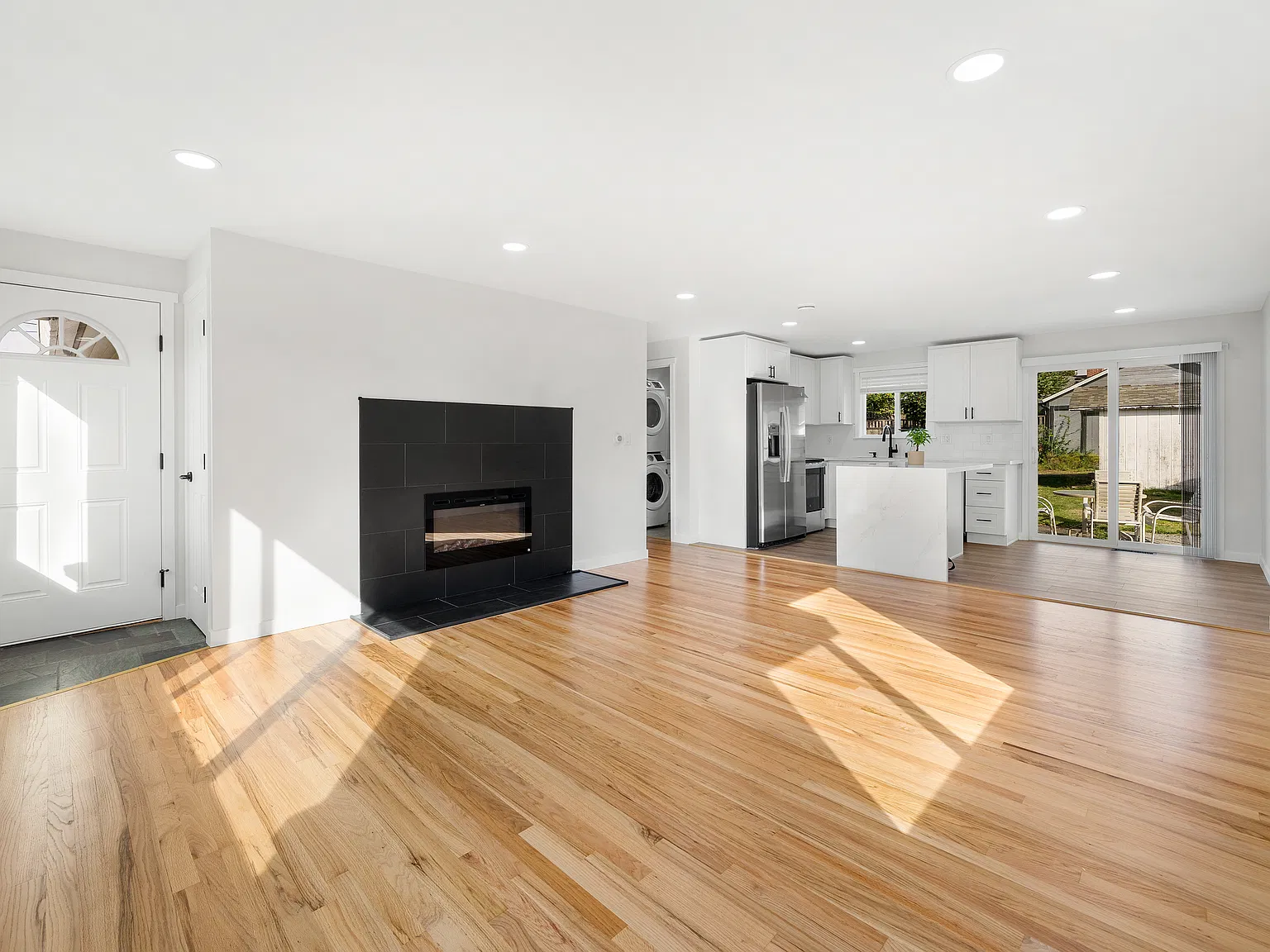 3 bed, 1100 sqft, $3,095 — Photo 4