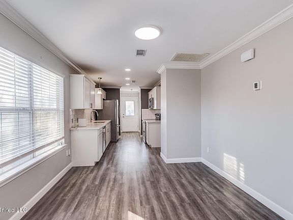 5th image of 805 Herlihy St
