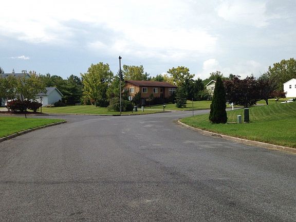5th image of 104 Heather Cir