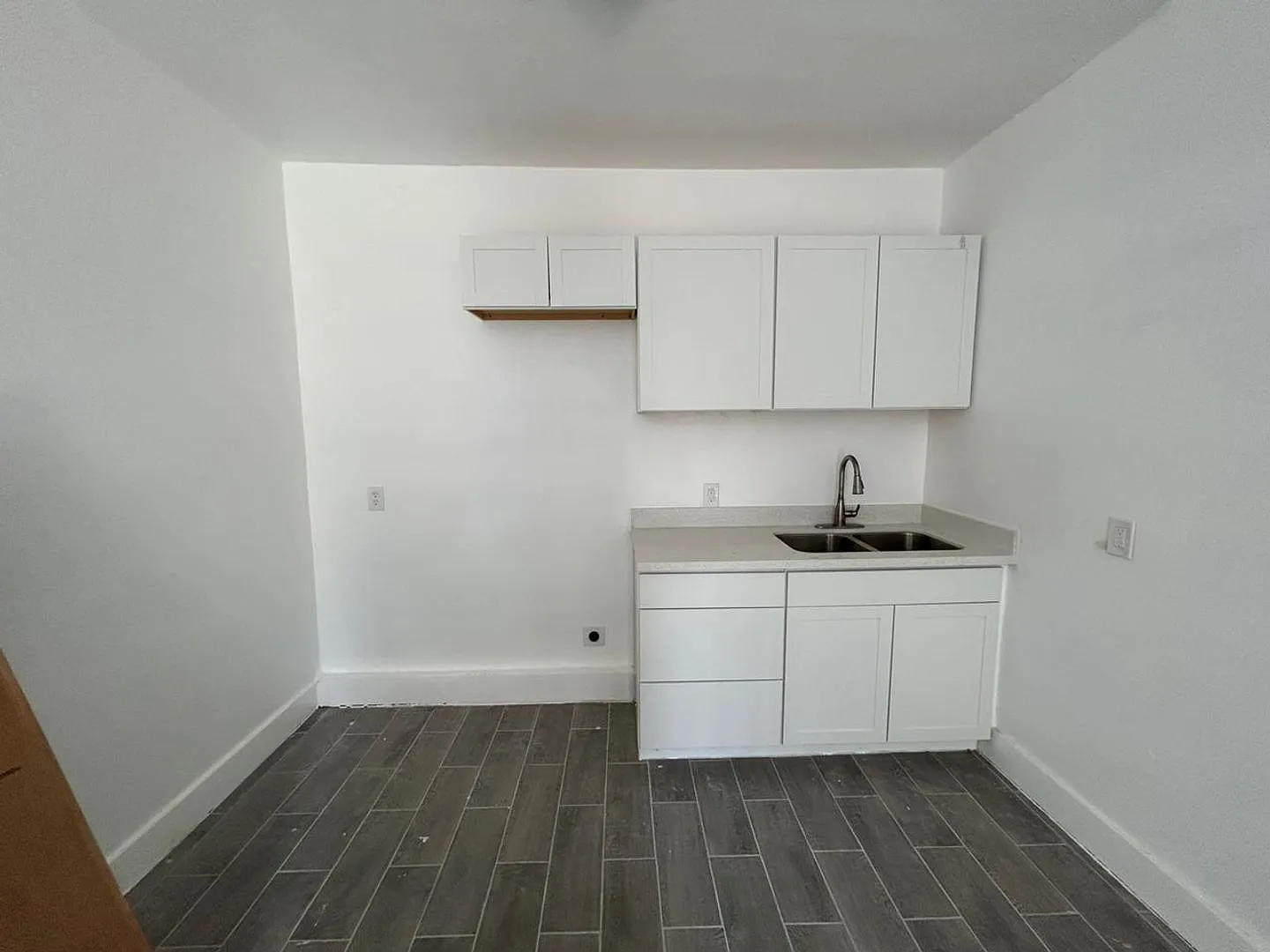 1142 Lyle St — Photo 2