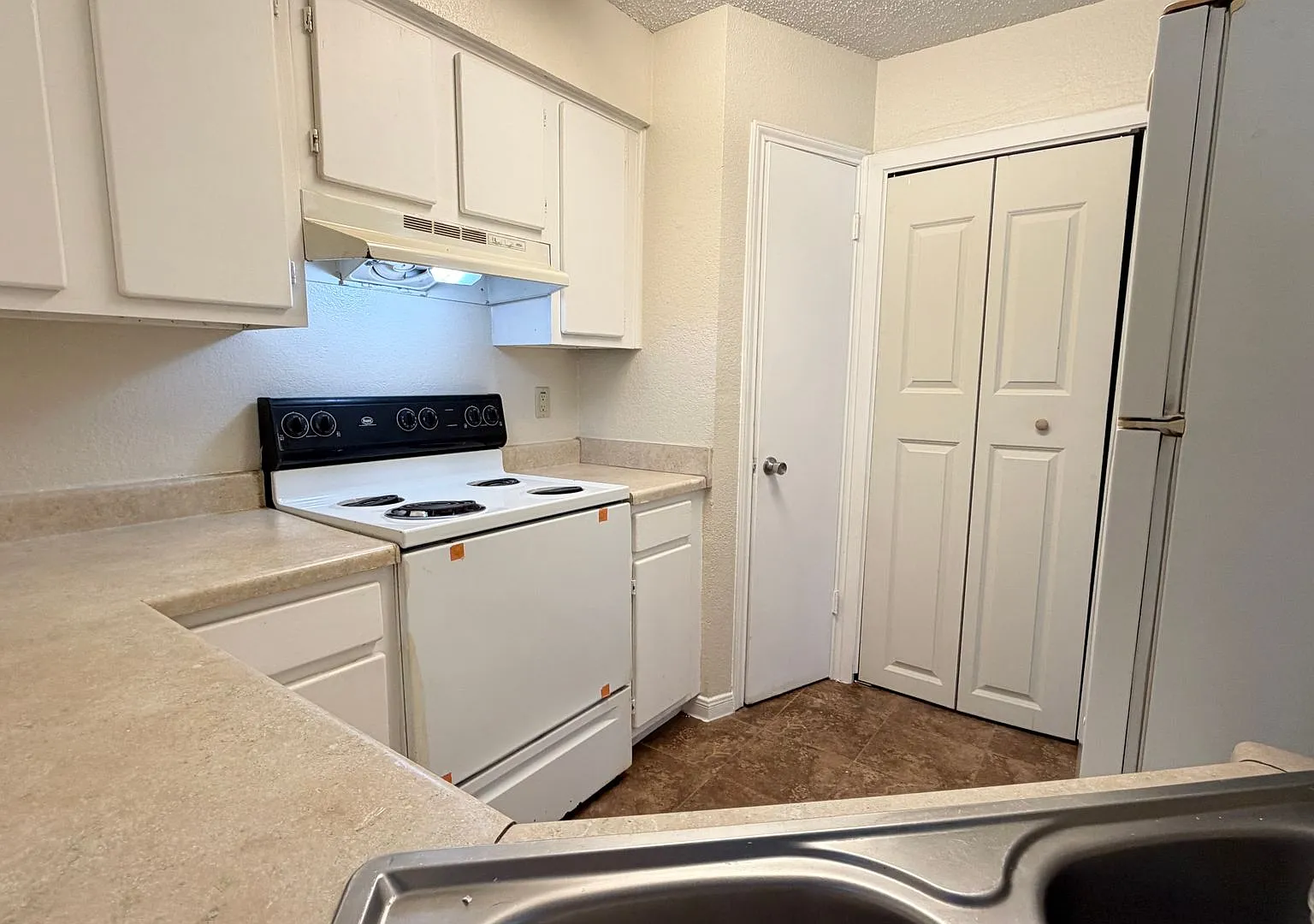 Charming Home with Balcony, Covered Patio & Backyard — Photo 4