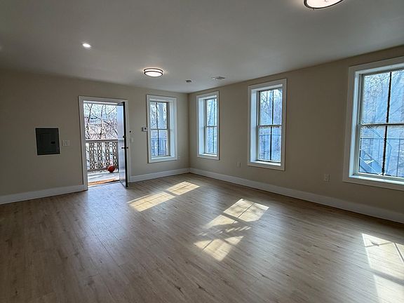 3rd image of 101 W Broadway #G3