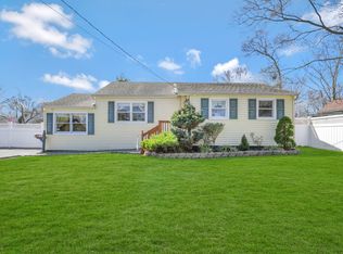 370 Hunter Ave, West Islip, NY 11795