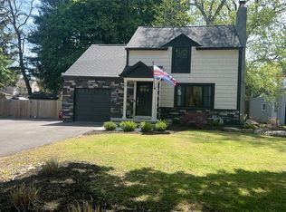 98 Briar Ln, Rochester, NY 14622