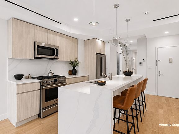 3rd image of 304 E 52nd St #Penthouse 6b