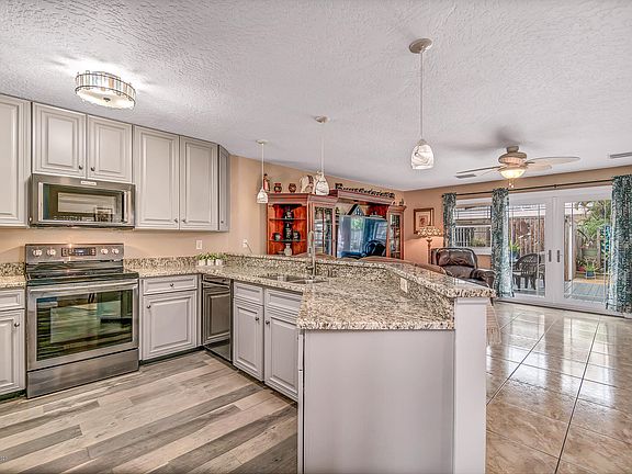 5th image of 2430 Carriage Ct #3