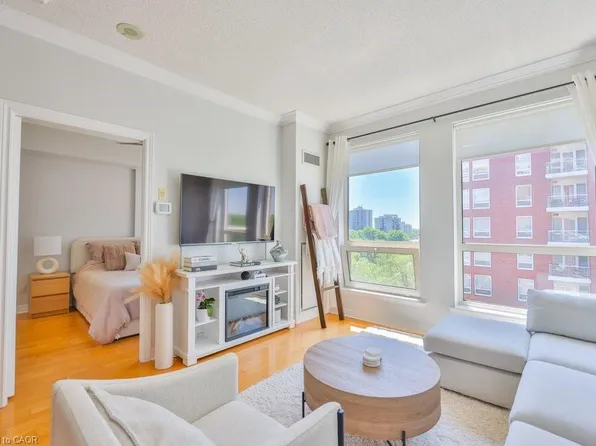 50 Old Mill Rd #706, Oakville, ON L6J 7W1