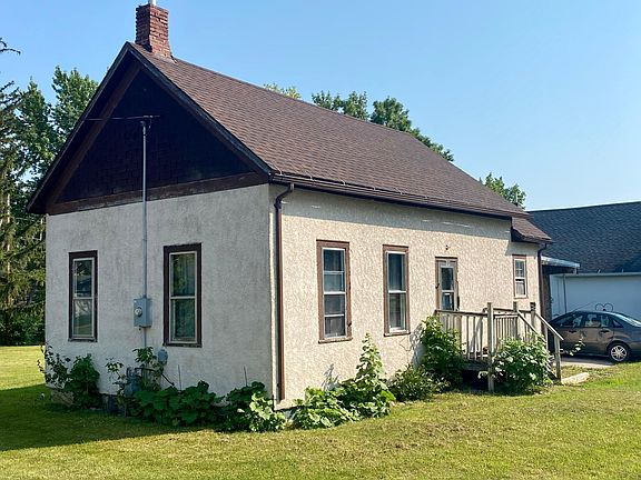 3rd image of 611 Cedar Ave E