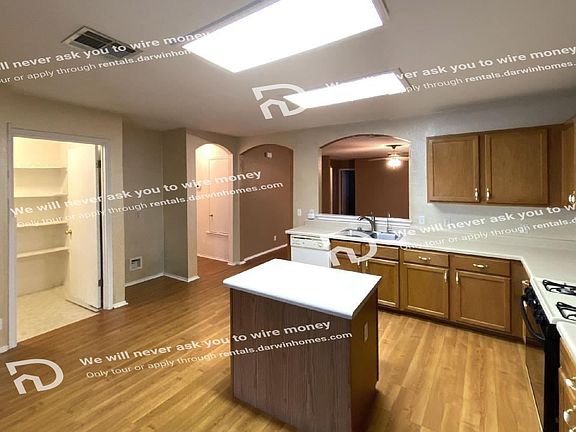 5th image of 211 Bryant Dr