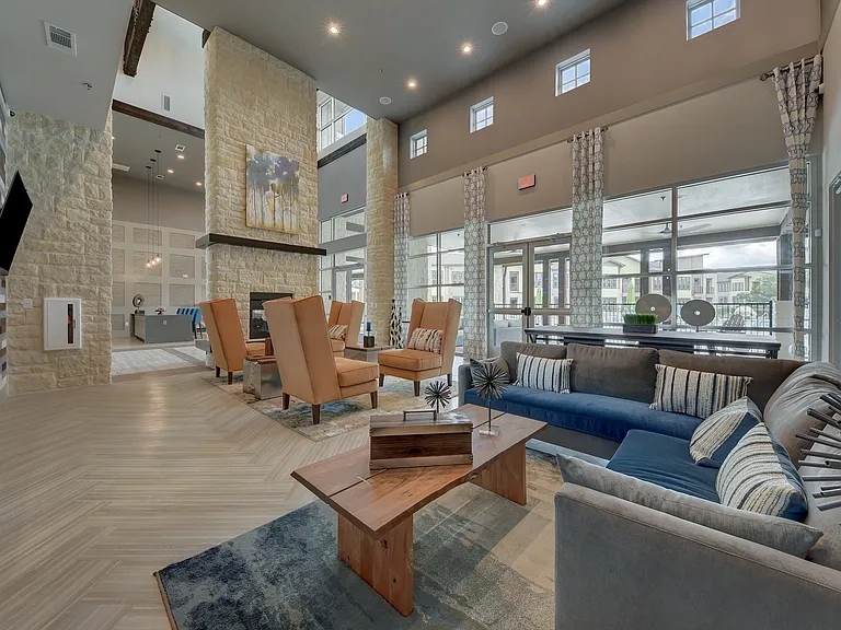 Estraya Westover Hills Apartments — Photo 10