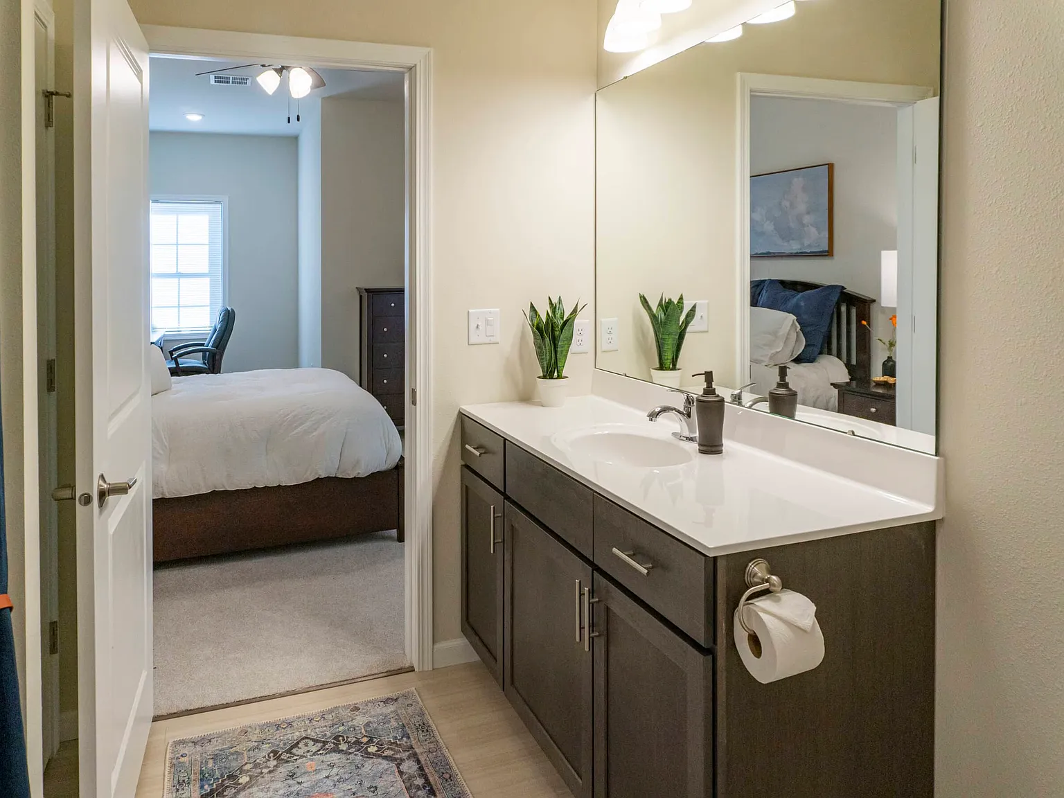 2 bed, 1259 sqft, $2,400 — Photo 3