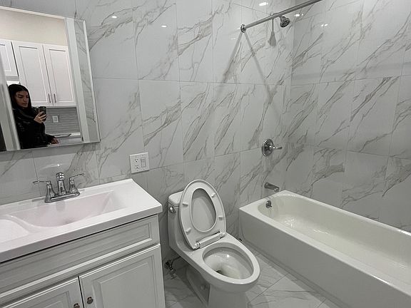 5th image of 1376 Flatbush Ave #3R