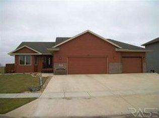 613 Emmett Trl, Harrisburg, SD 57032