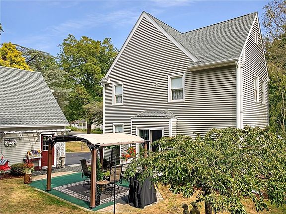 3rd image of 25 Brown St