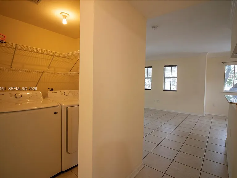 2469 Centergate Dr — Photo 10