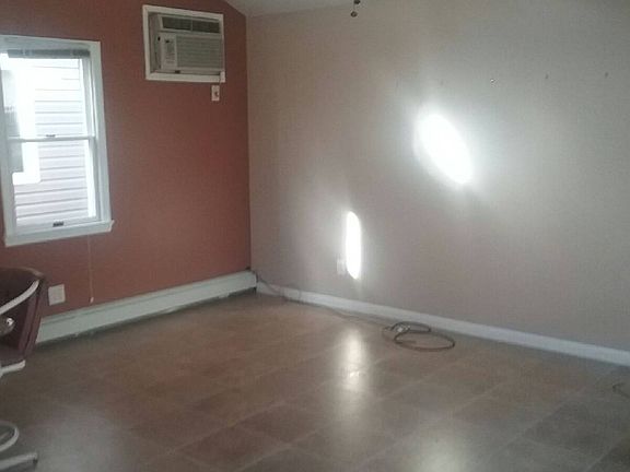 4th image of 303 Hillside Ave