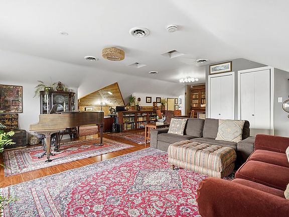 3rd image of 825 Morewood Ave #Penthouse 2