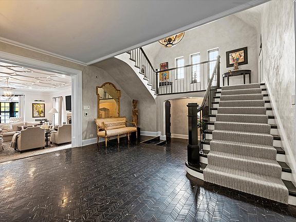 3rd image of 405 Sheridan Rd