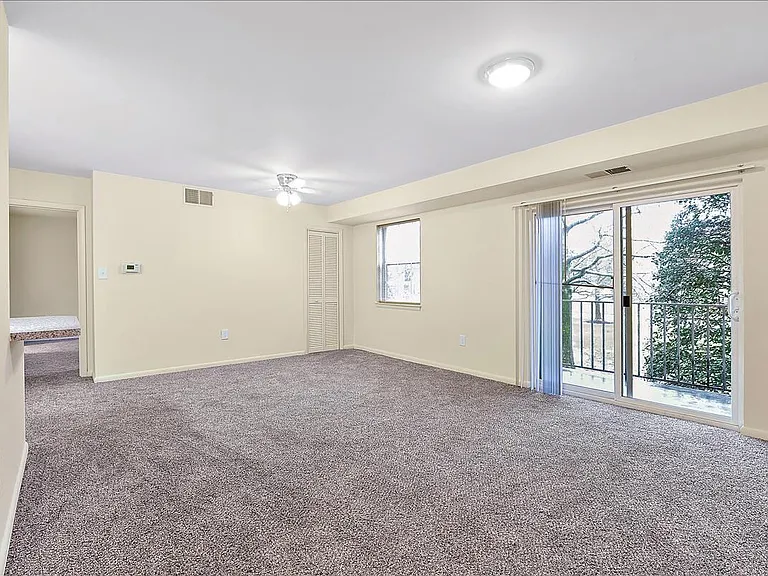 Parkwood Apartments — Photo 17