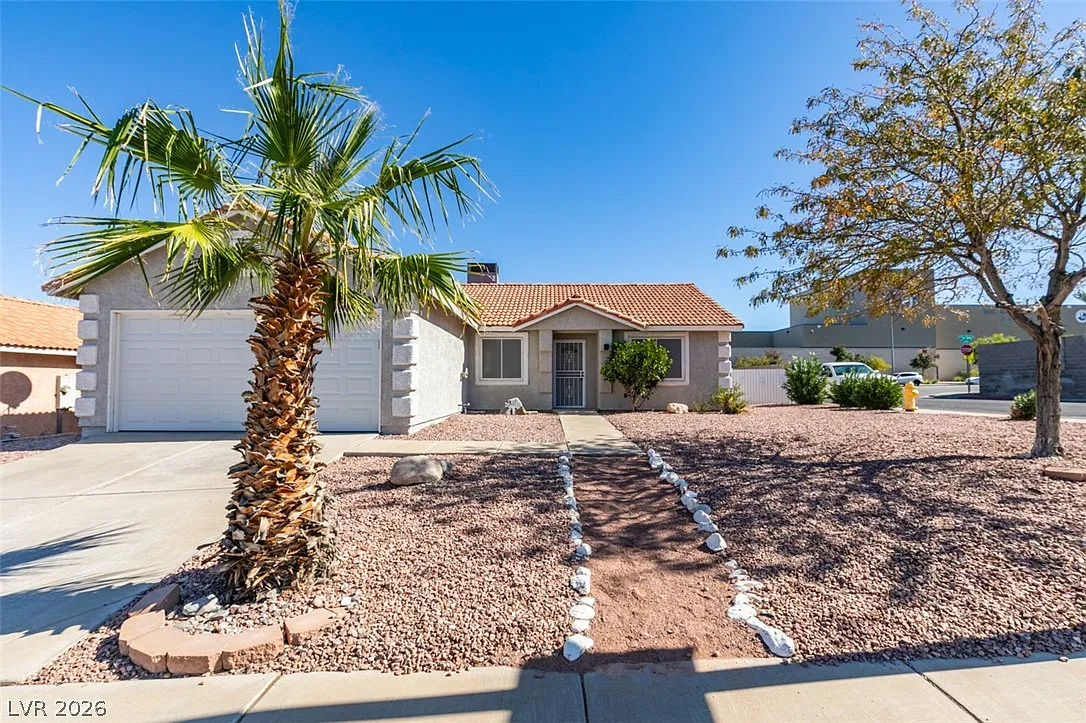 3 bed, 2.0 bath, 1226 sqft, $1,850 — Photo 1
