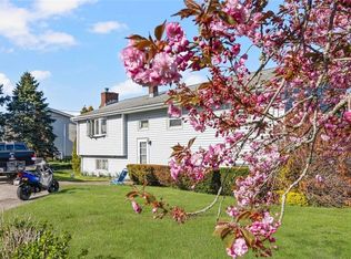 858 Mitchells Ln, Middletown, RI 02842