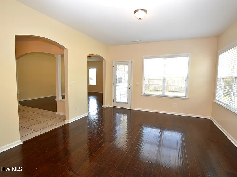 919 Stagecoach Dr — Photo 6