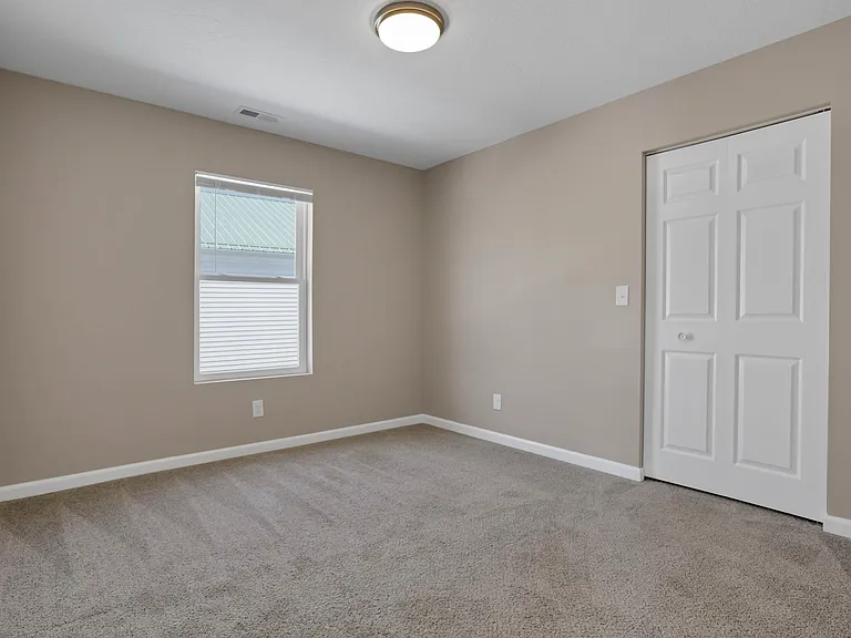 98 Burt Ave — Photo 18