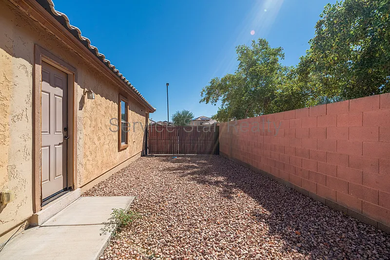 3 bed, 2.0 bath, 1344 sqft, $1,900 — Photo 4