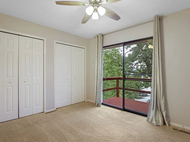 1318 Evergreen — Photo 13