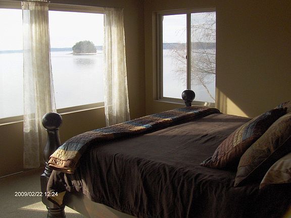 Master bedroom, another gorgeous view.