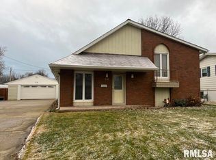 22 Saint Marys Ct, Springfield, IL 62702