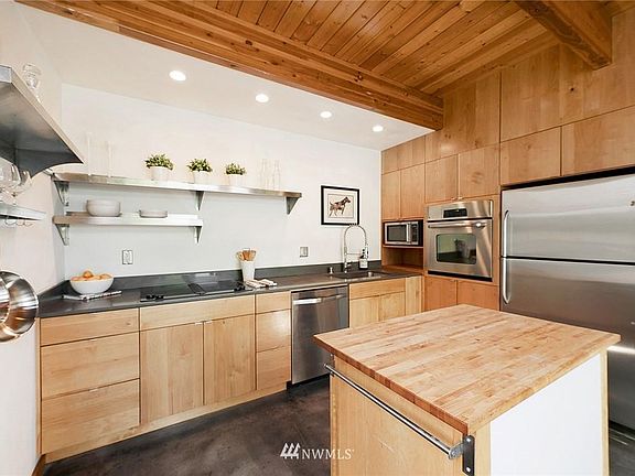 4th image of 6604A Corson Ave S