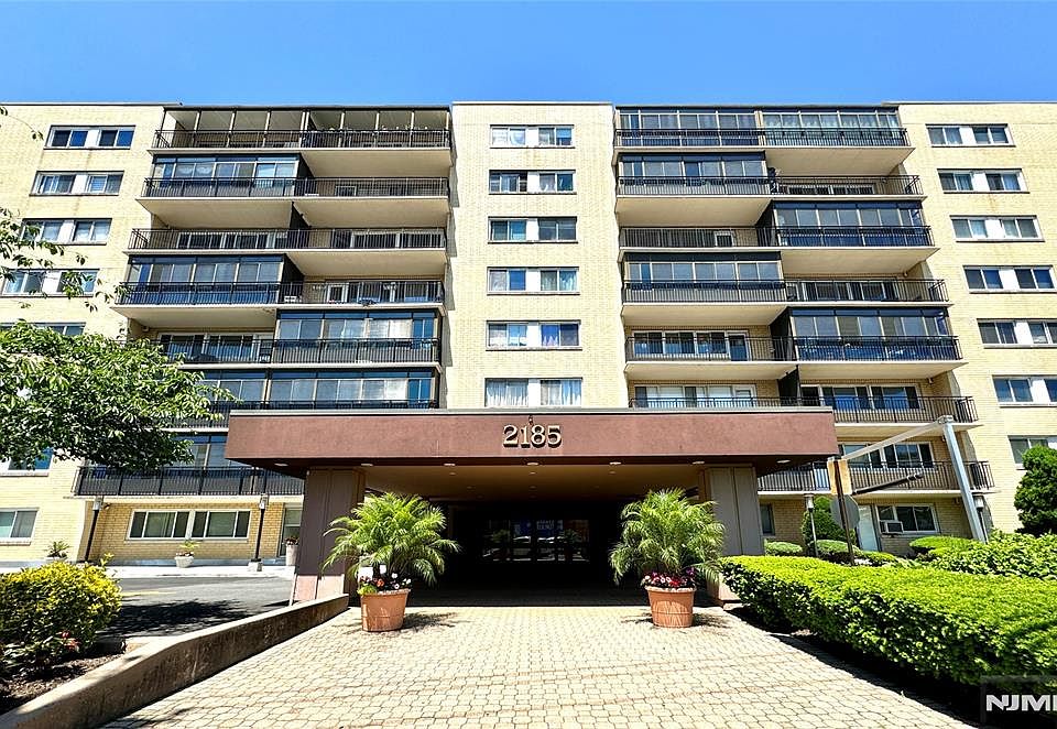 1st image of 2185 Lemoine Avenue #6P