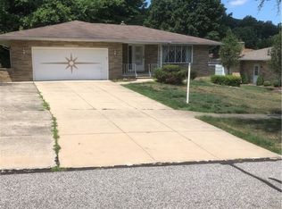 6820 Donna Rae Dr, Seven Hills, OH 44131