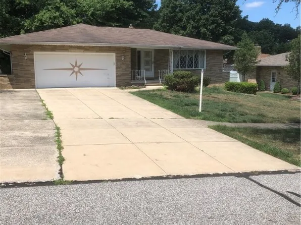 6820 Donna Rae Dr, Seven Hills, OH 44131