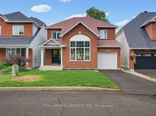 2000 Oakbrook Cir, Ottawa, ON K1W 1H4