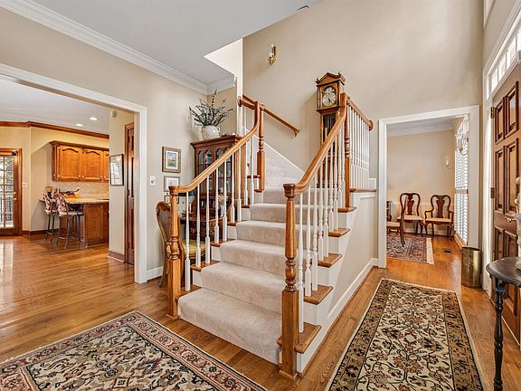 4th image of 1139 Lake Forest Cir