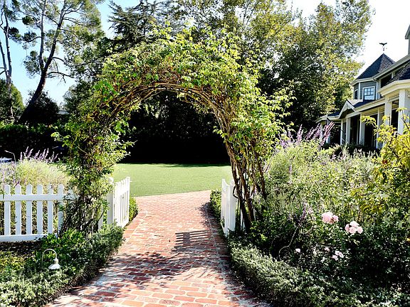5th image of 400 Rosita Ln