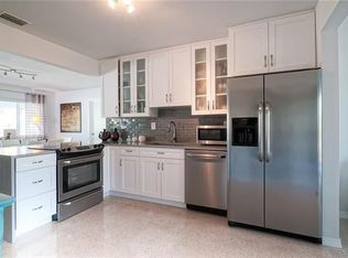 330 NE 43rd St, Oakland Park, FL 33334