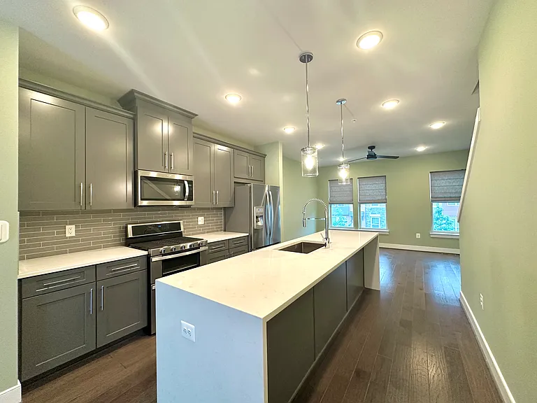 1009 Rockwell Ave — Photo 17
