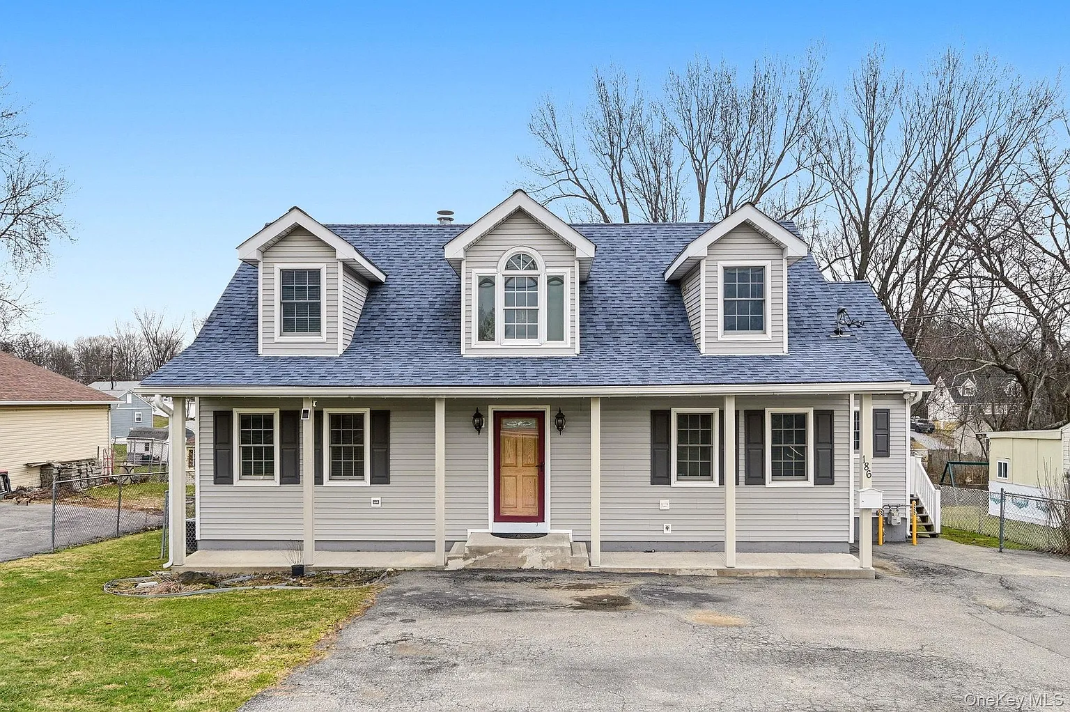 186 Violet Avenue photo 1